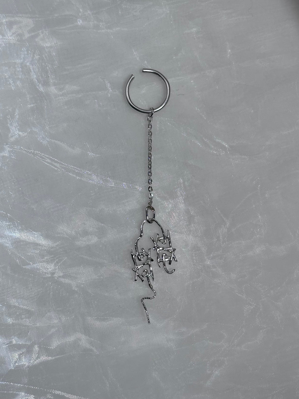 LOGO play ear cuff
