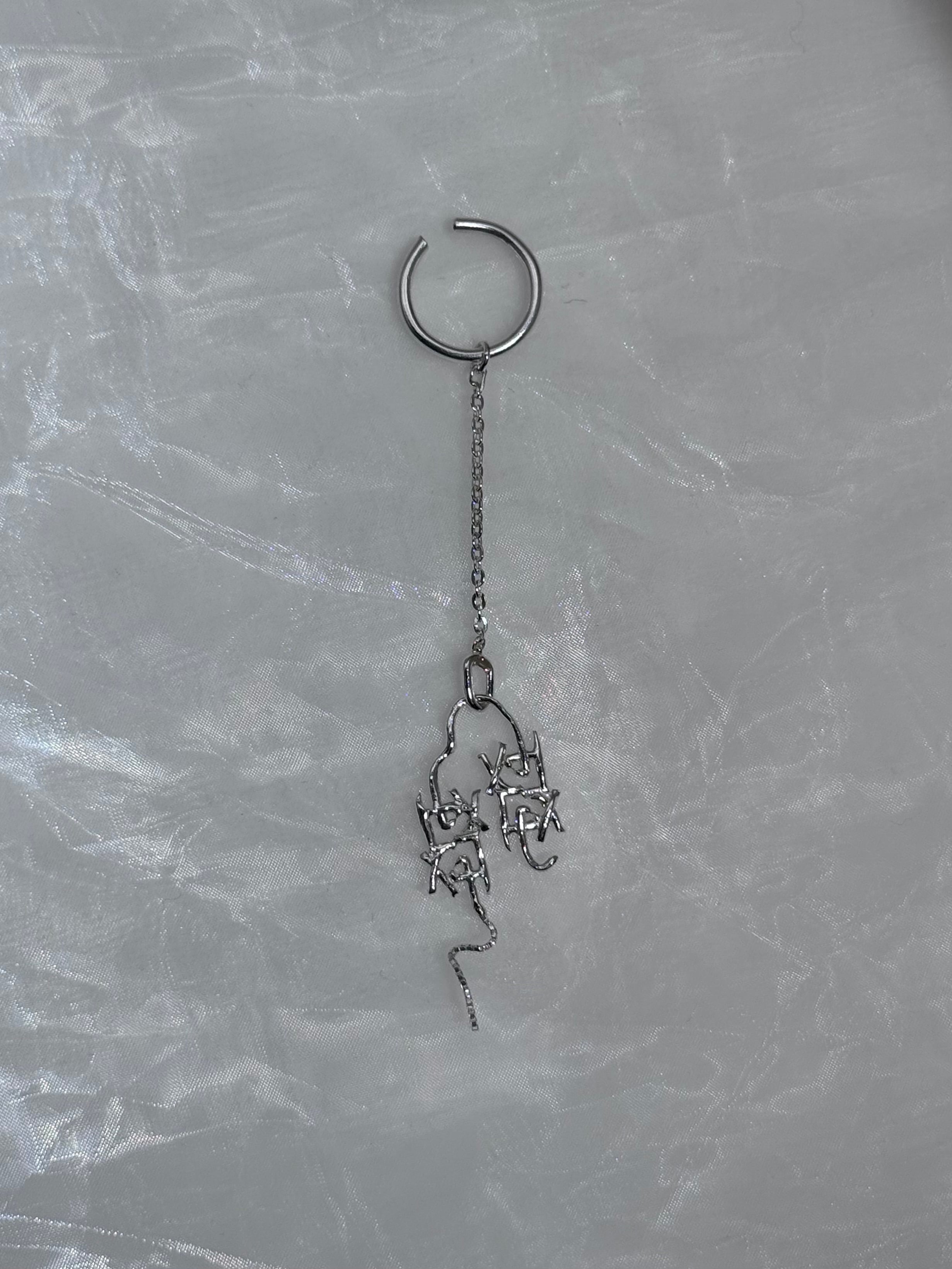 LOGO play ear cuff