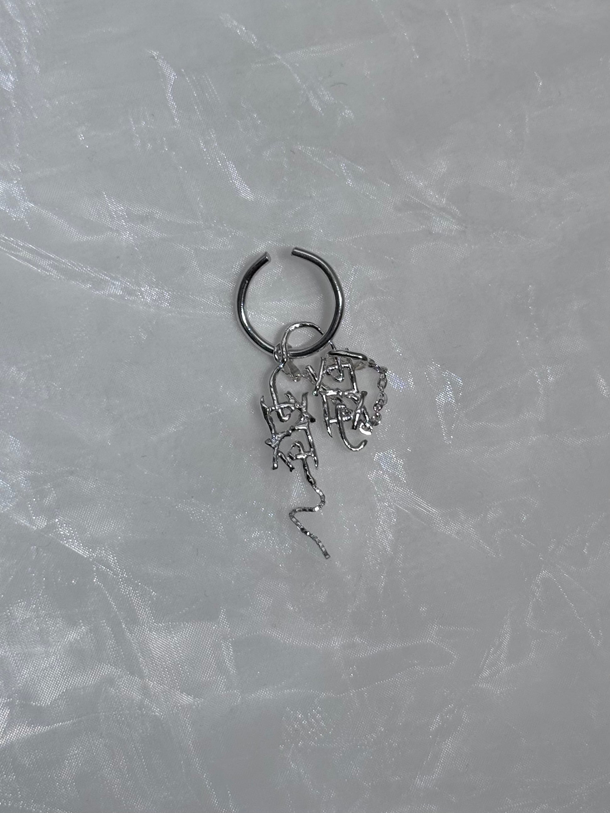 LOGO play ear cuff