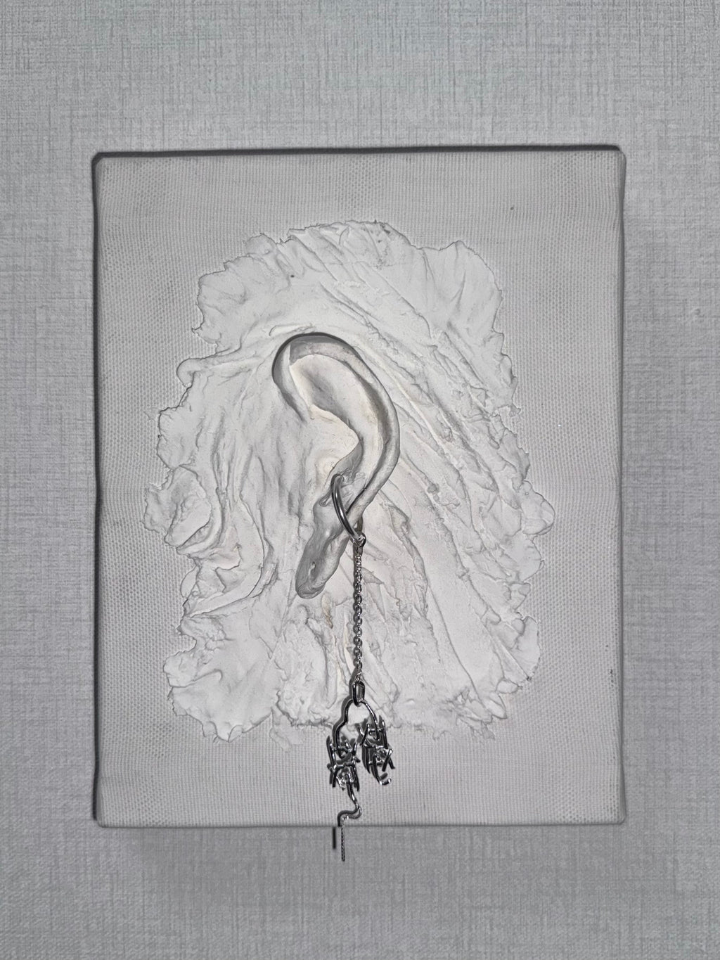 LOGO play ear cuff
