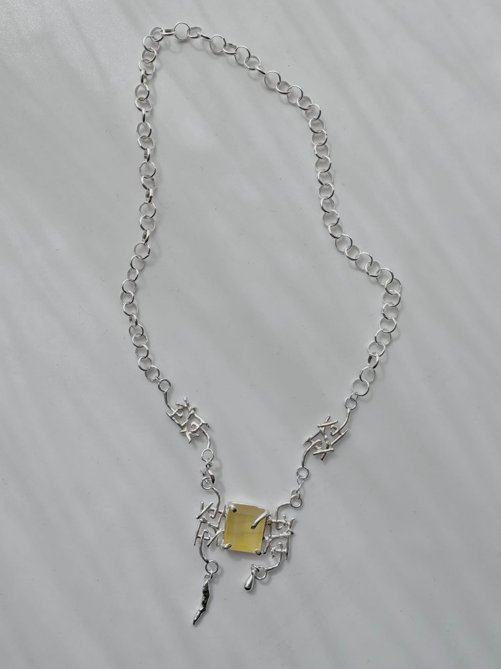 [ready-to-ship] Fluonite with logo parts necklace