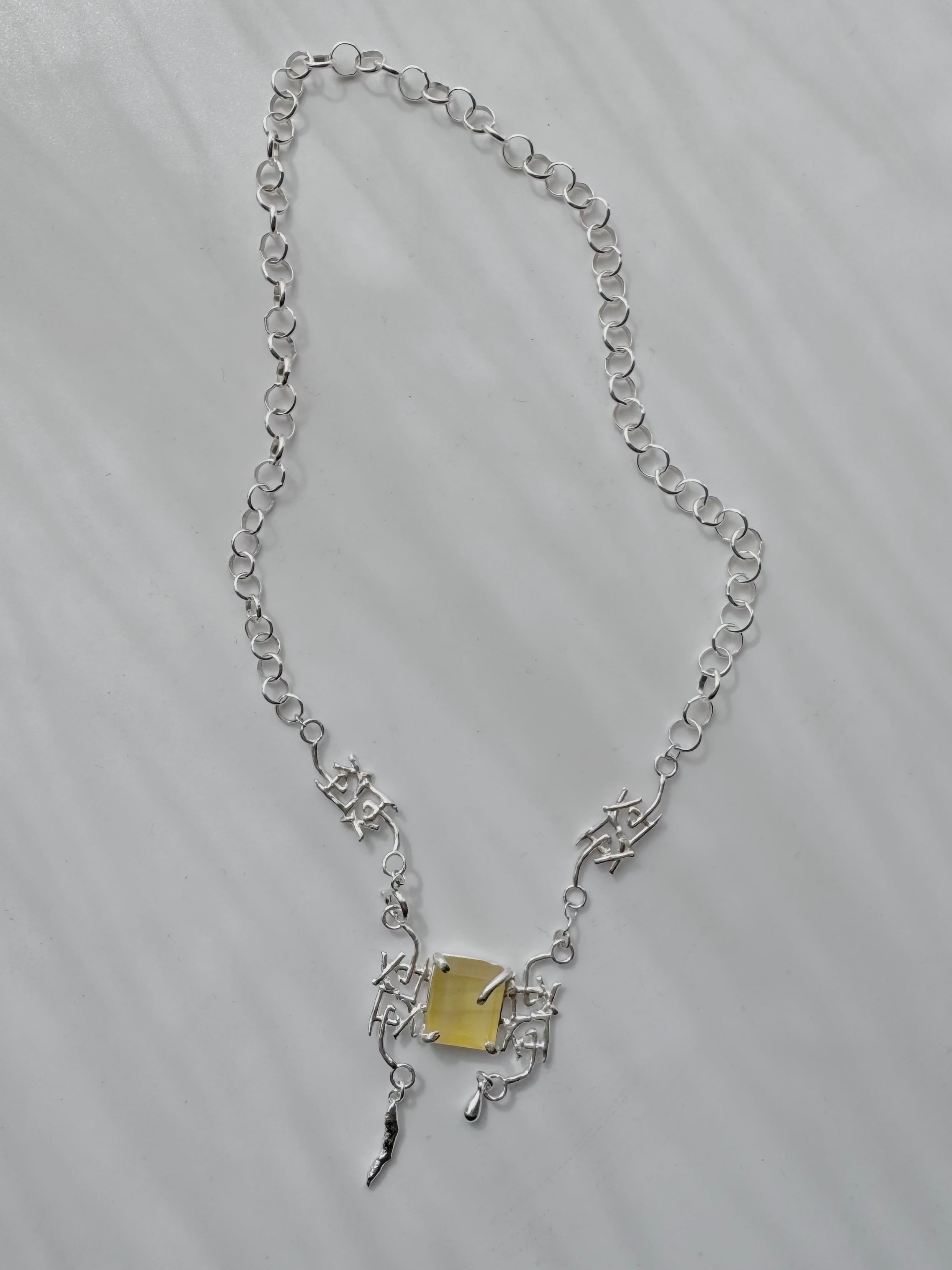 [ready-to-ship] Fluonite with logo parts necklace
