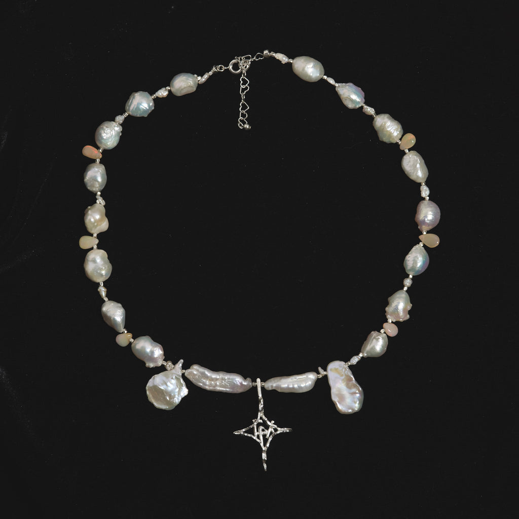 Shining logo motif pearl nacklace