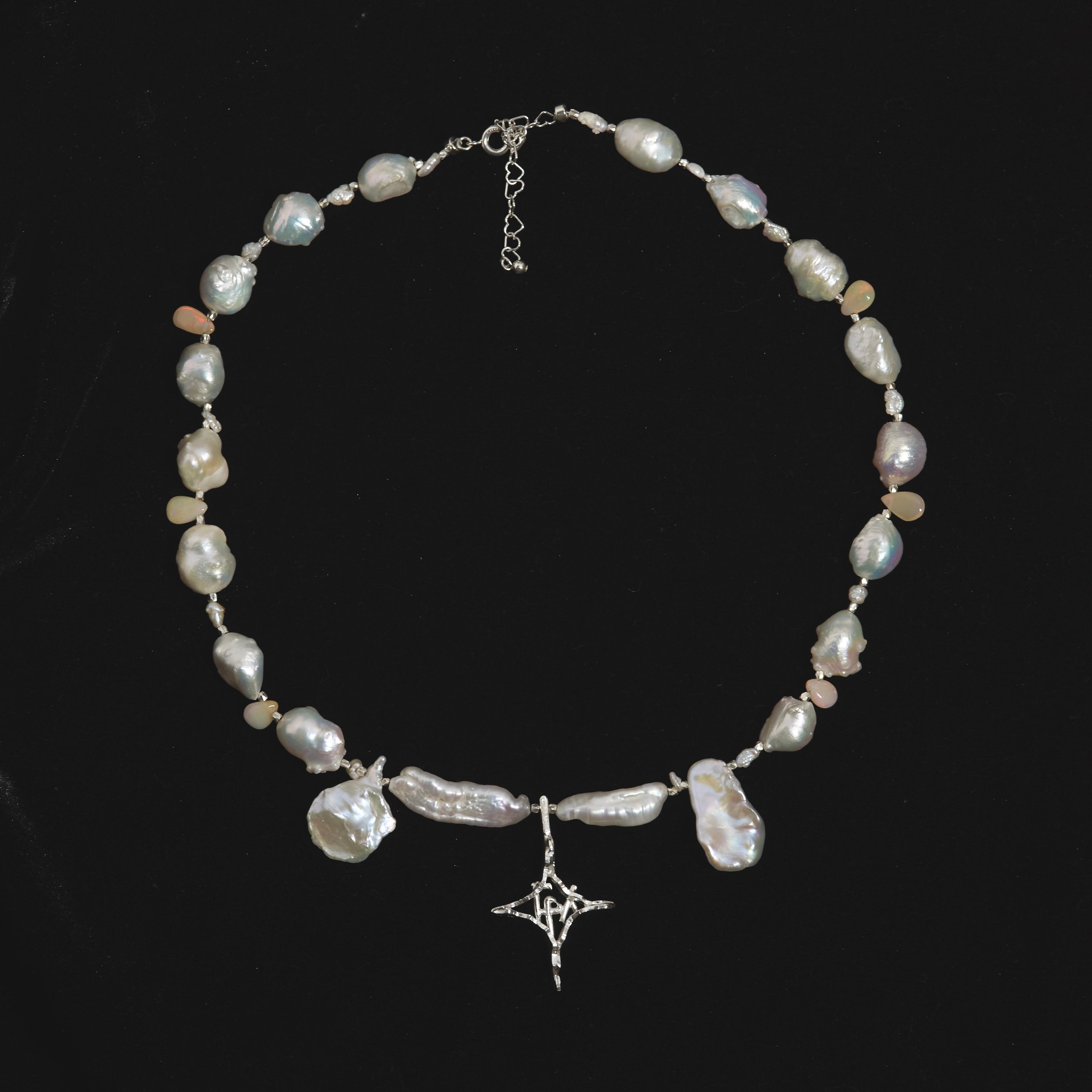 Shining logo motif pearl nacklace