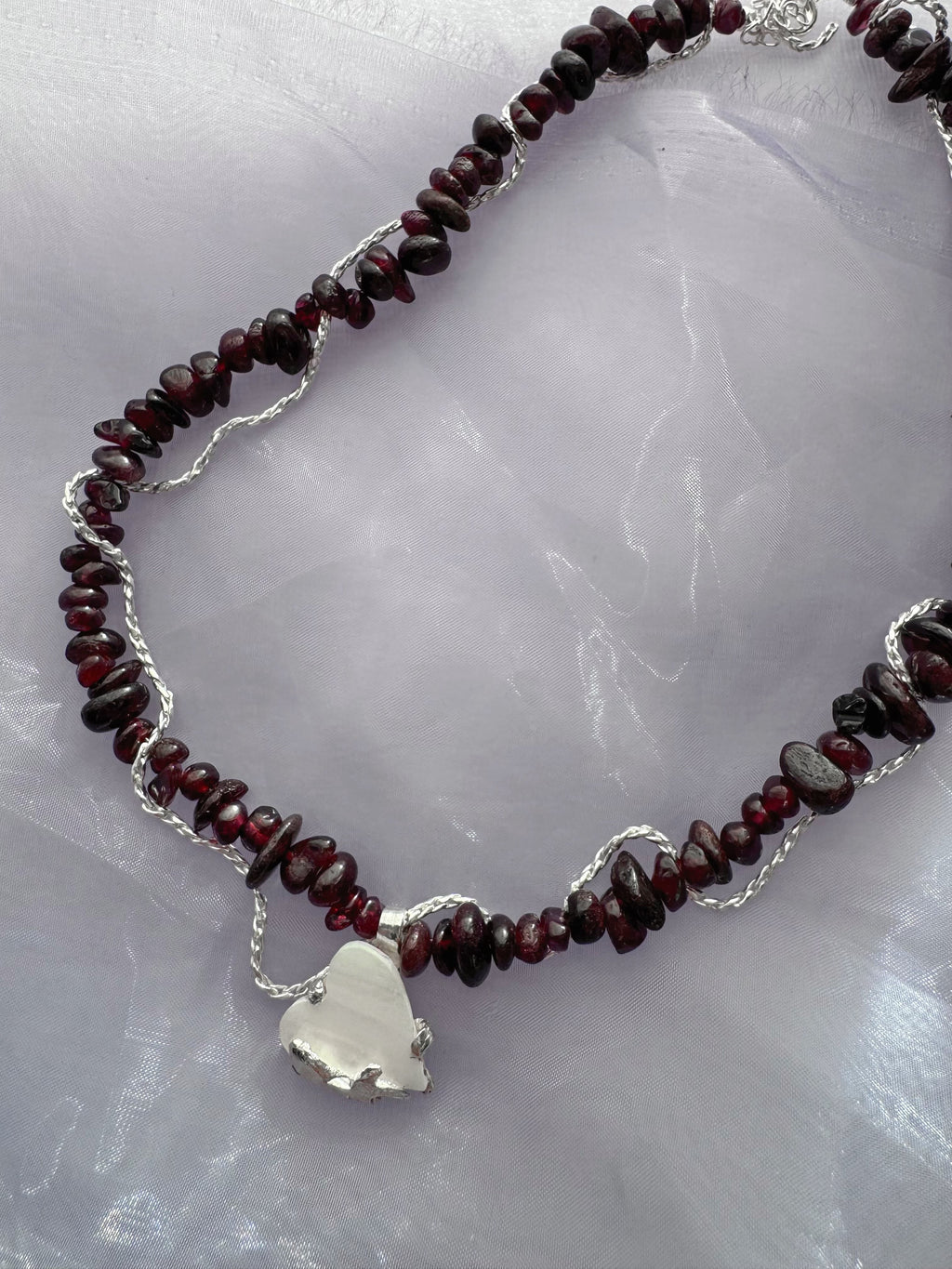 [ready-to-ship] Garnet|Hand-cut Mother-of-Pearl Pendant