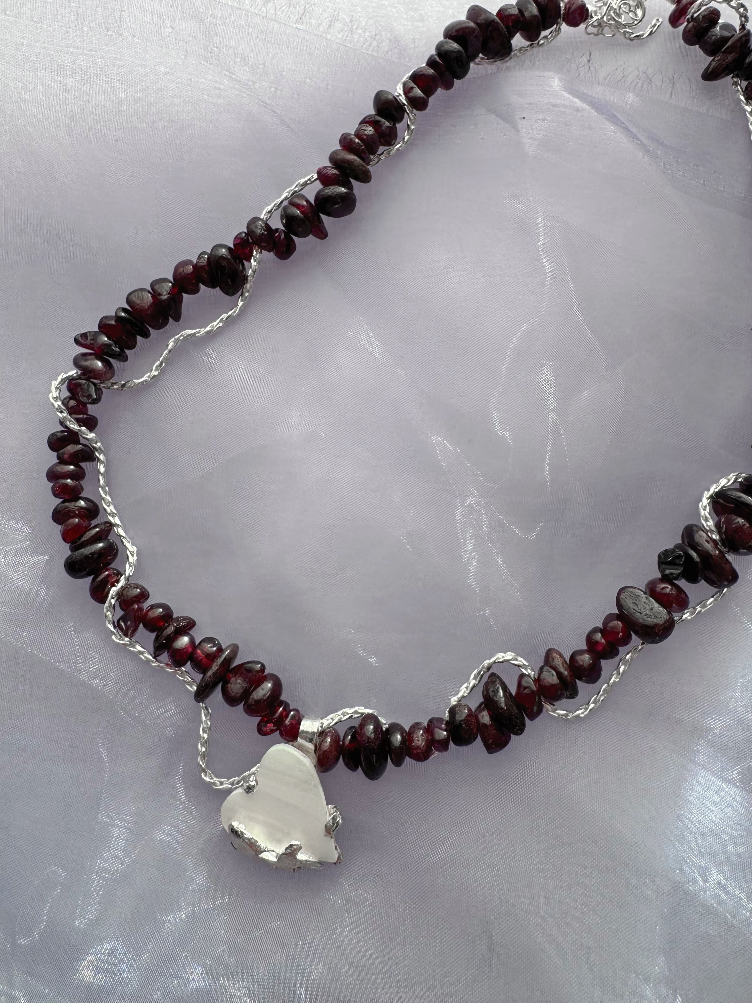 [ready-to-ship] Garnet|Hand-cut Mother-of-Pearl Pendant