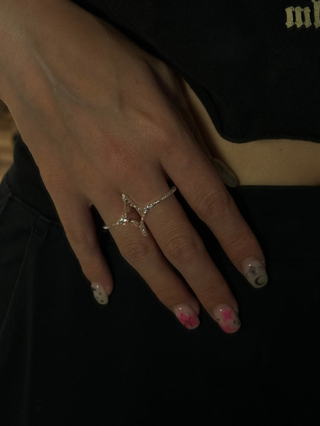 Shining two-finger-ring