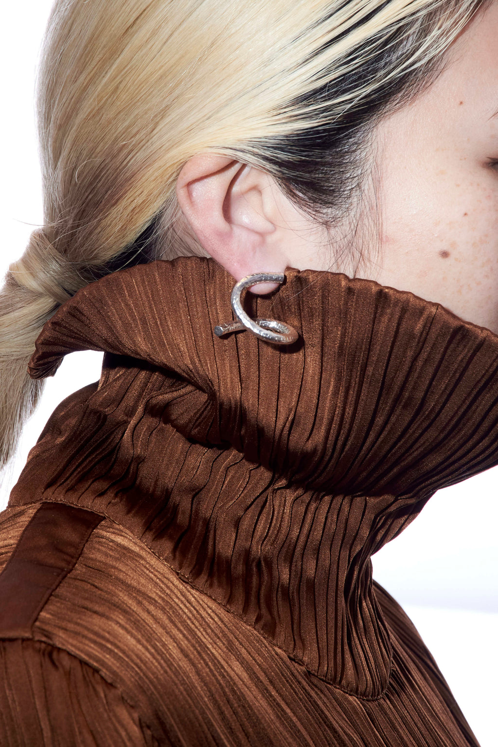 Twist Circle earrings