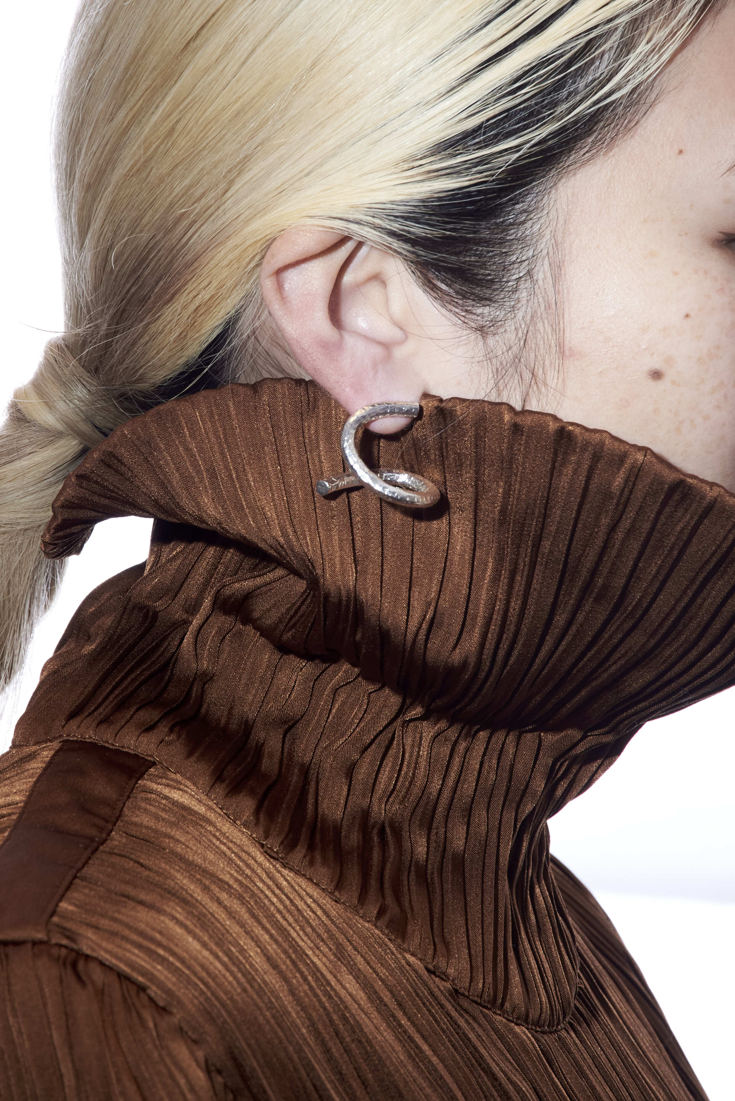 Twist Circle earrings