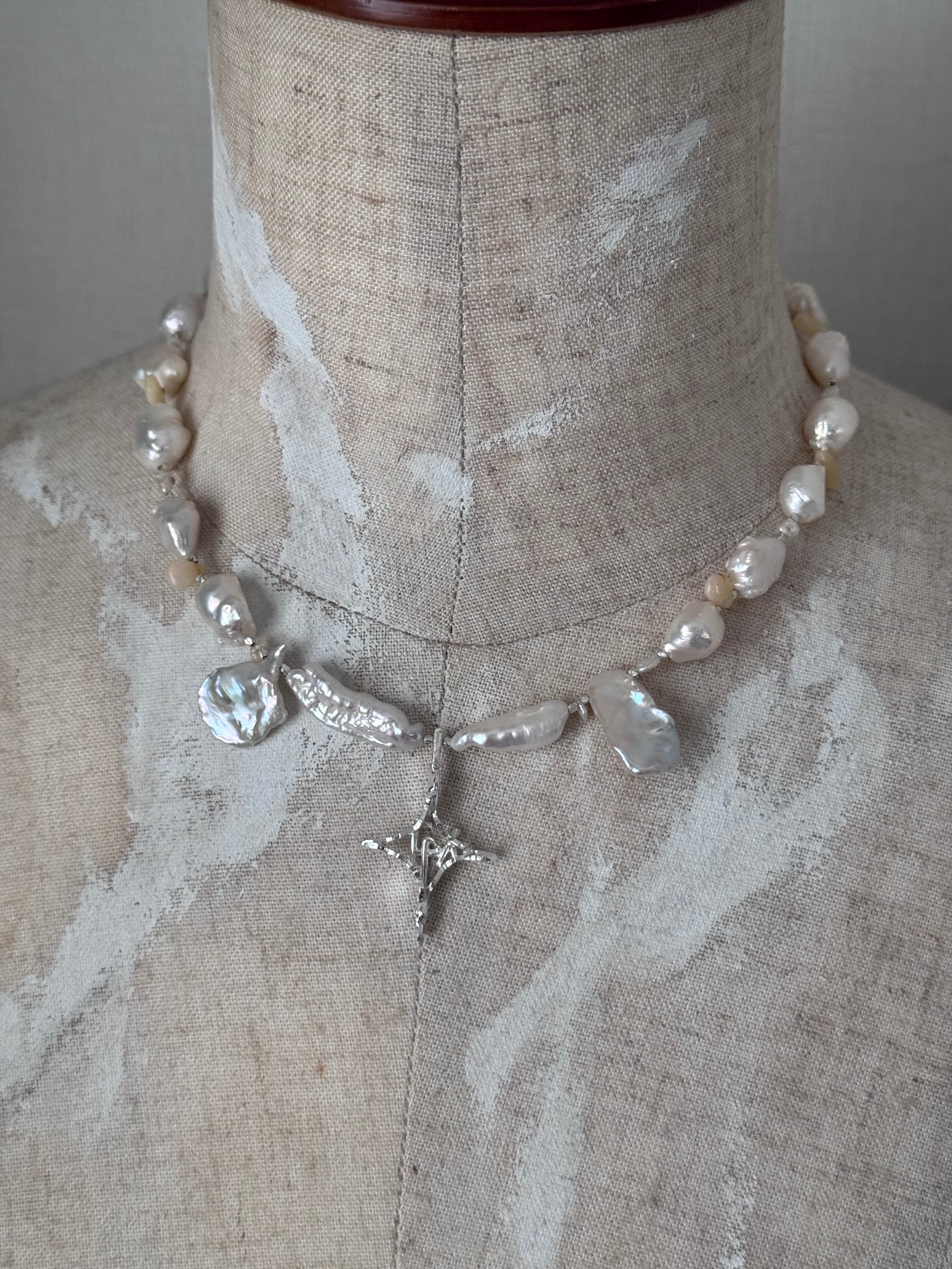 Shining logo motif pearl nacklace